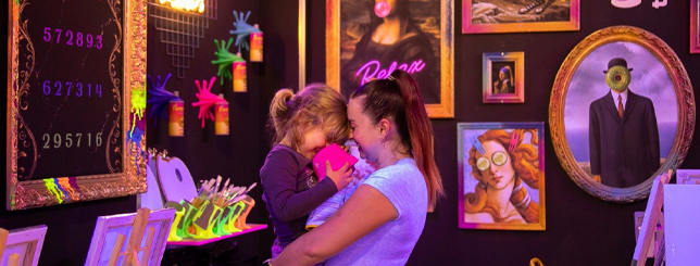 Taller de pintura fluorescente para niños en Valencia